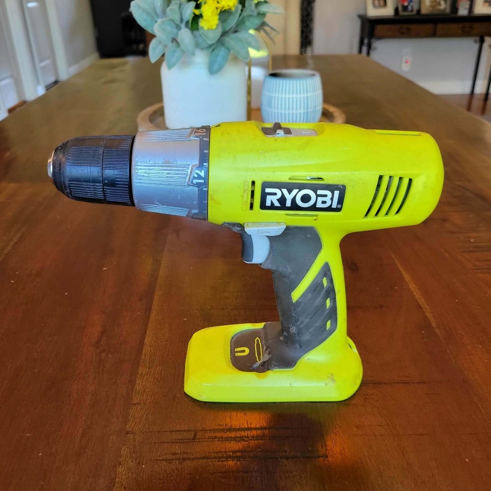 Ryobi P205G 18V One+ 3/8 Inch Cordless Drill Driver TOOL ONLY TESTED WORKS